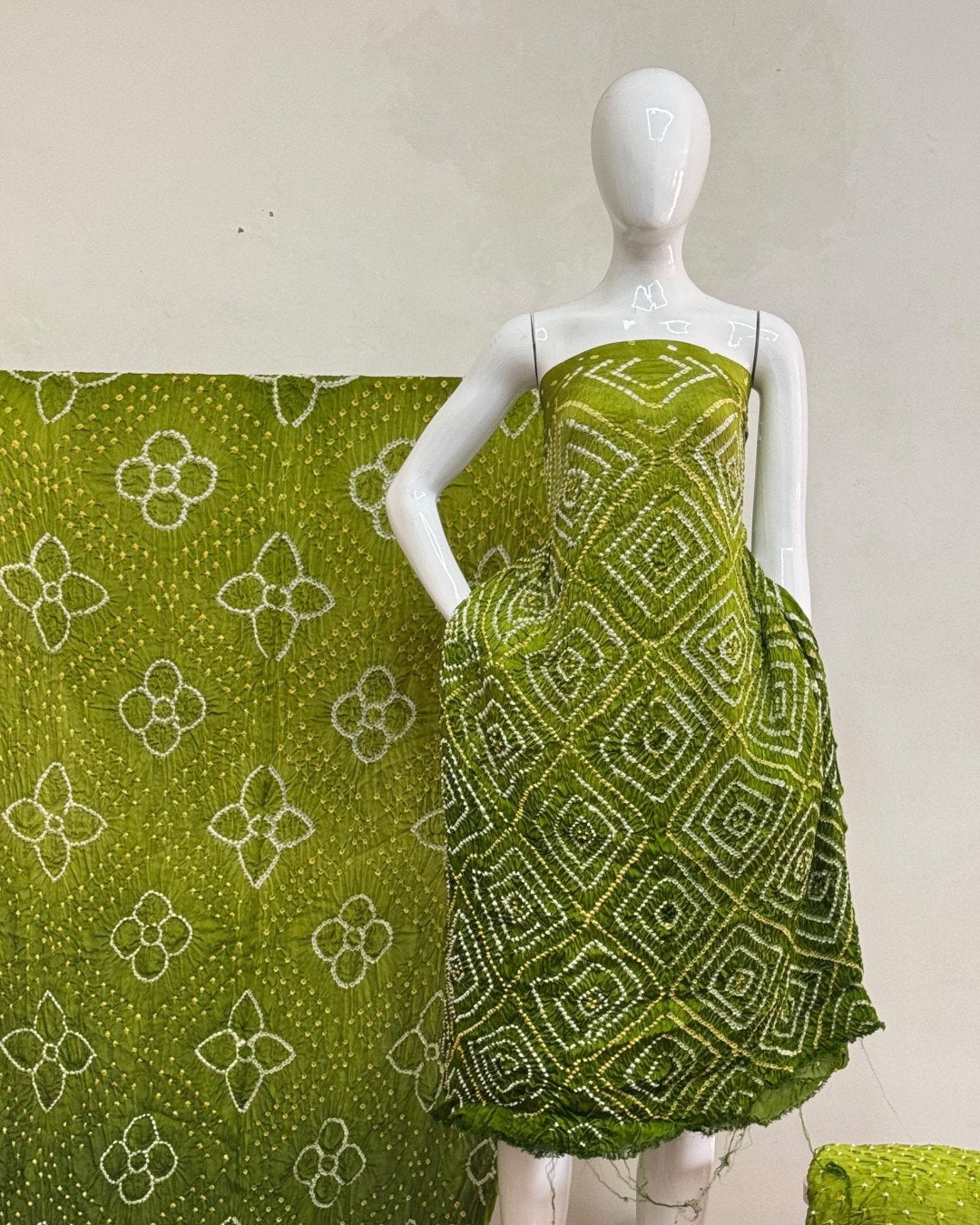 TAS Auto Crop Upper - Premium Modal Silk Shaded Bandhani Fancy 3-Piece Suit 124